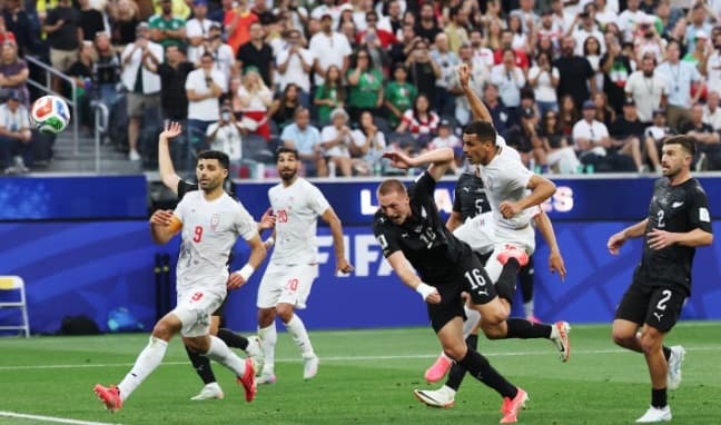 Irán y Nueva Zelanda empatan en un duelo de alta intensidad