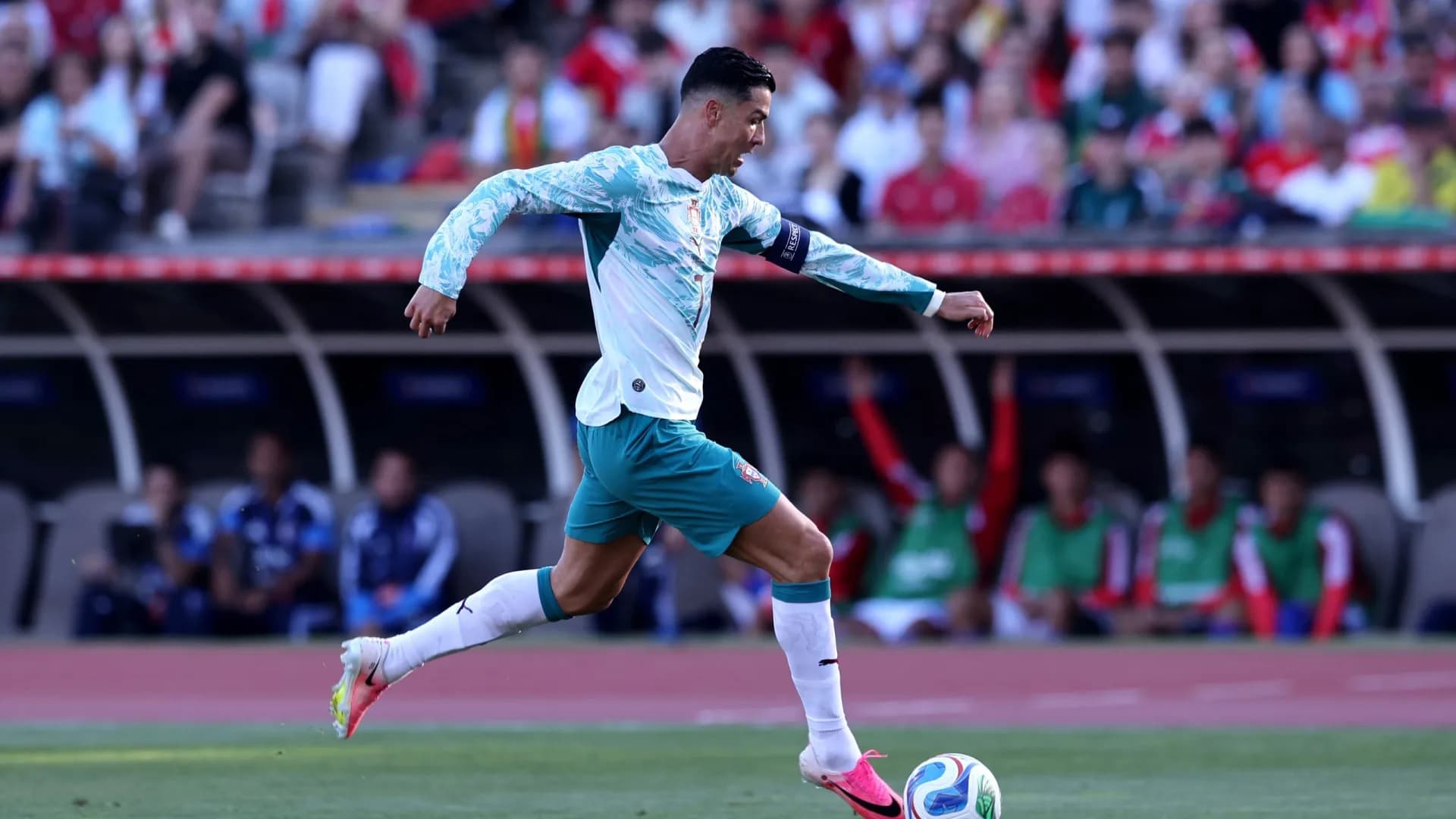 Cristiano Ronaldo comanda a Portugal en la victoria ante Chile 2-1